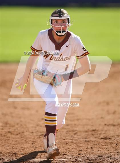 Thumbnail 1 in Northside vs. Windsor photogallery.