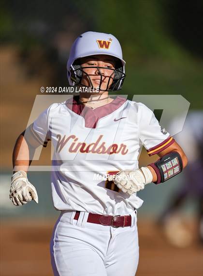 Thumbnail 2 in Northside vs. Windsor photogallery.