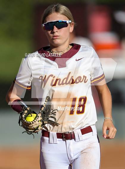 Thumbnail 3 in Northside vs. Windsor photogallery.