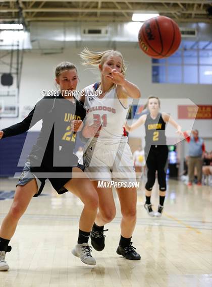 Thumbnail 1 in Union vs. Judge Memorial(UHSAA 3A 2nd Round Playoff) photogallery.