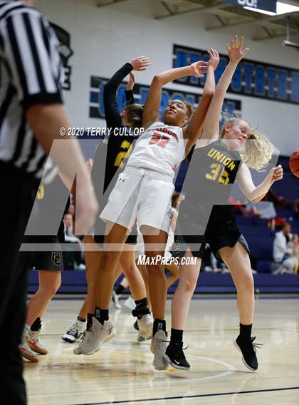 Thumbnail 1 in Union vs. Judge Memorial(UHSAA 3A 2nd Round Playoff) photogallery.