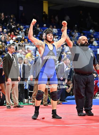 Thumbnail 2 in UIL State Championships - 6A 160lb Final photogallery.