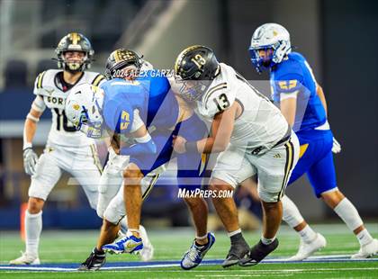 Thumbnail 2 in Whiteface vs. Gordon (UIL 1A Division I Football Final) photogallery.