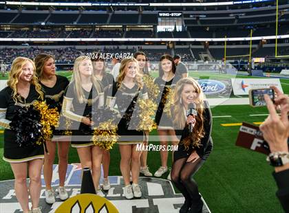 Thumbnail 2 in Whiteface vs. Gordon (UIL 1A Division I Football Final) photogallery.