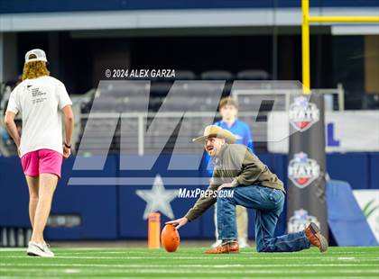 Thumbnail 2 in Whiteface vs. Gordon (UIL 1A Division I Football Final) photogallery.