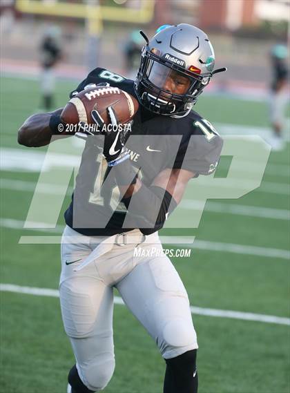 Thumbnail 3 in Long Beach Poly vs Norbonne photogallery.