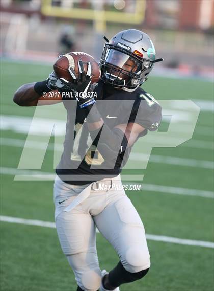 Thumbnail 2 in Long Beach Poly vs Norbonne photogallery.