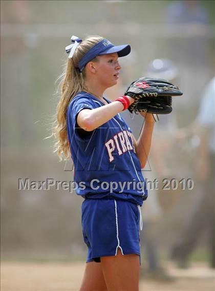 Thumbnail 1 in Pearl River vs. Hendrick Hudson (Section 1 Class A Final) photogallery.
