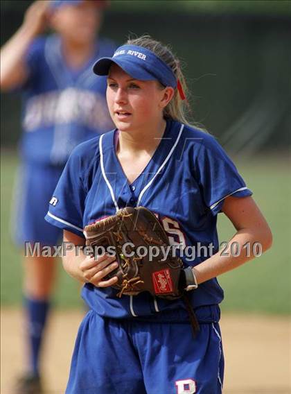Thumbnail 2 in Pearl River vs. Hendrick Hudson (Section 1 Class A Final) photogallery.