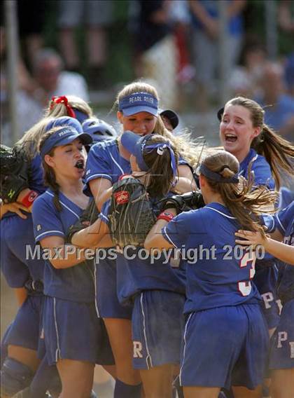 Thumbnail 2 in Pearl River vs. Hendrick Hudson (Section 1 Class A Final) photogallery.