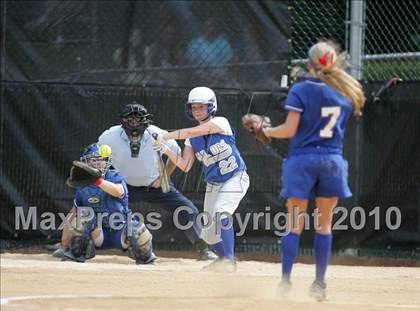 Thumbnail 1 in Pearl River vs. Hendrick Hudson (Section 1 Class A Final) photogallery.