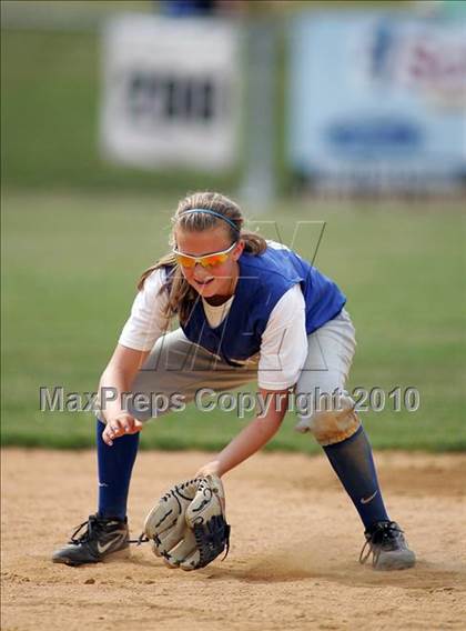 Thumbnail 2 in Pearl River vs. Hendrick Hudson (Section 1 Class A Final) photogallery.