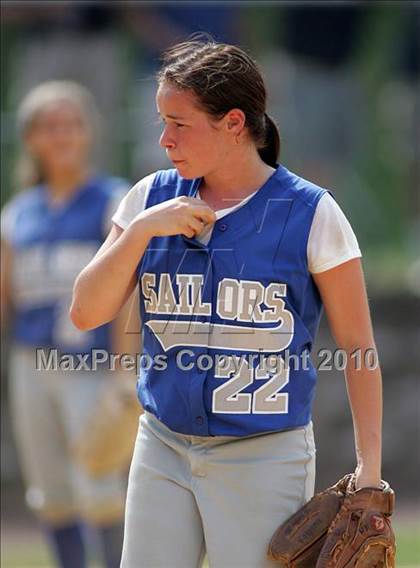 Thumbnail 2 in Pearl River vs. Hendrick Hudson (Section 1 Class A Final) photogallery.