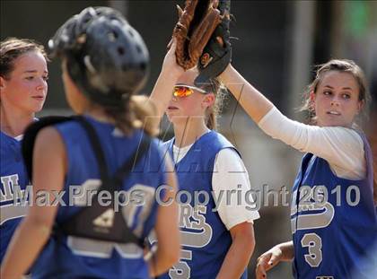 Thumbnail 3 in Pearl River vs. Hendrick Hudson (Section 1 Class A Final) photogallery.