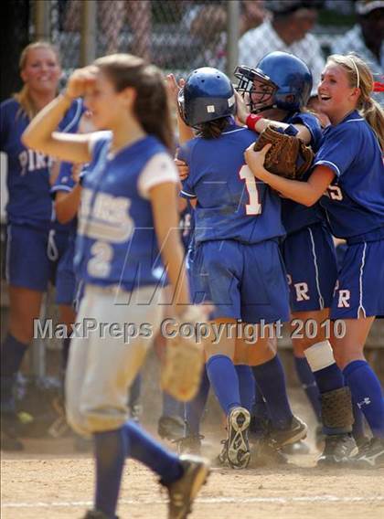 Thumbnail 1 in Pearl River vs. Hendrick Hudson (Section 1 Class A Final) photogallery.