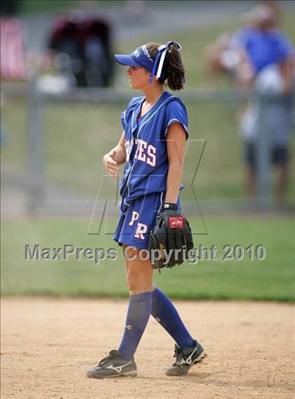Thumbnail 2 in Pearl River vs. Hendrick Hudson (Section 1 Class A Final) photogallery.