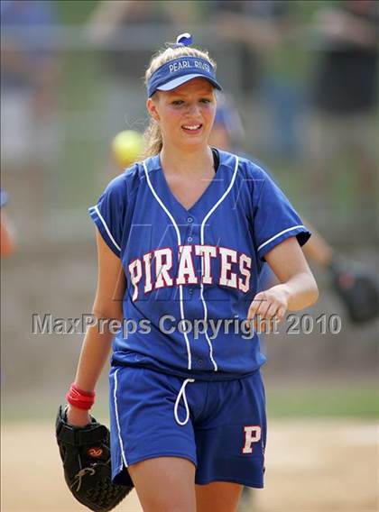 Thumbnail 1 in Pearl River vs. Hendrick Hudson (Section 1 Class A Final) photogallery.