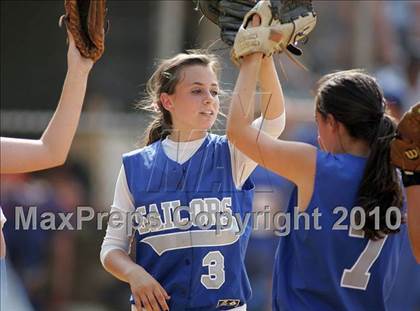 Thumbnail 1 in Pearl River vs. Hendrick Hudson (Section 1 Class A Final) photogallery.