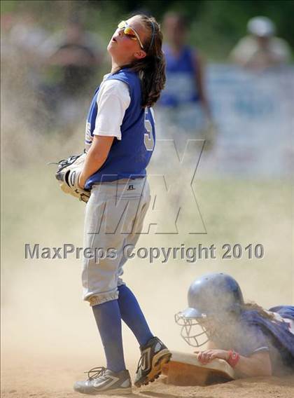 Thumbnail 2 in Pearl River vs. Hendrick Hudson (Section 1 Class A Final) photogallery.