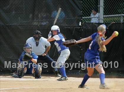 Thumbnail 3 in Pearl River vs. Hendrick Hudson (Section 1 Class A Final) photogallery.