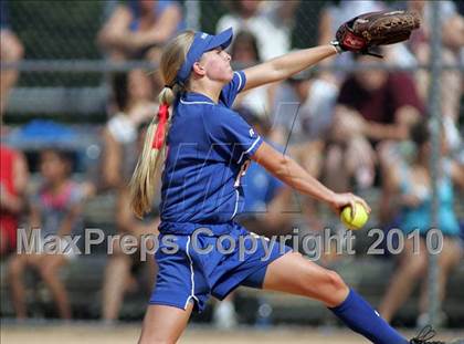 Thumbnail 2 in Pearl River vs. Hendrick Hudson (Section 1 Class A Final) photogallery.