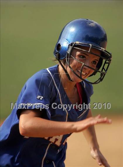 Thumbnail 1 in Pearl River vs. Hendrick Hudson (Section 1 Class A Final) photogallery.