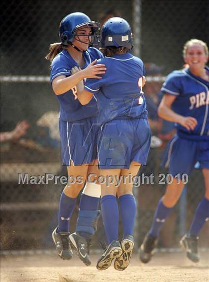 Thumbnail 1 in Pearl River vs. Hendrick Hudson (Section 1 Class A Final) photogallery.