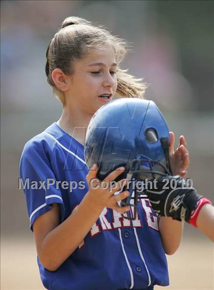 Thumbnail 1 in Pearl River vs. Hendrick Hudson (Section 1 Class A Final) photogallery.