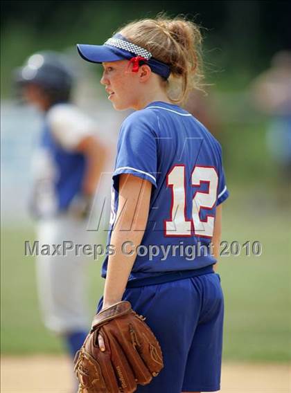 Thumbnail 1 in Pearl River vs. Hendrick Hudson (Section 1 Class A Final) photogallery.
