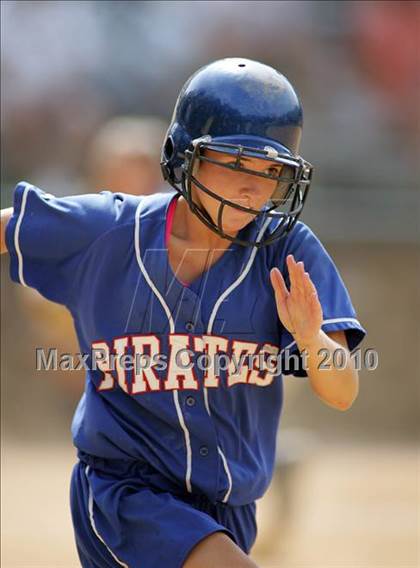 Thumbnail 2 in Pearl River vs. Hendrick Hudson (Section 1 Class A Final) photogallery.
