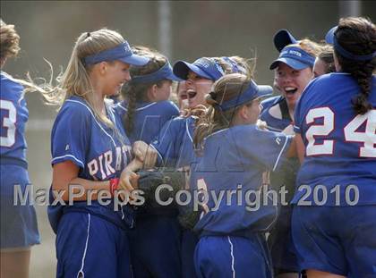 Thumbnail 2 in Pearl River vs. Hendrick Hudson (Section 1 Class A Final) photogallery.