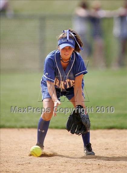 Thumbnail 1 in Pearl River vs. Hendrick Hudson (Section 1 Class A Final) photogallery.