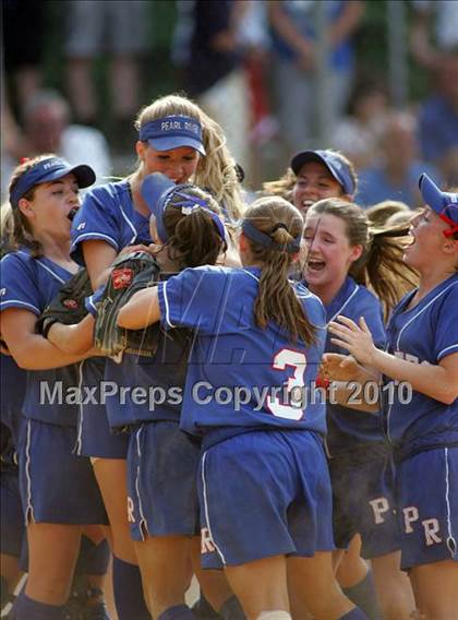 Thumbnail 3 in Pearl River vs. Hendrick Hudson (Section 1 Class A Final) photogallery.