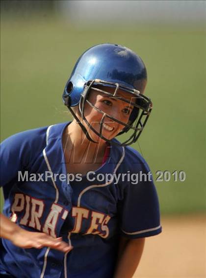 Thumbnail 3 in Pearl River vs. Hendrick Hudson (Section 1 Class A Final) photogallery.