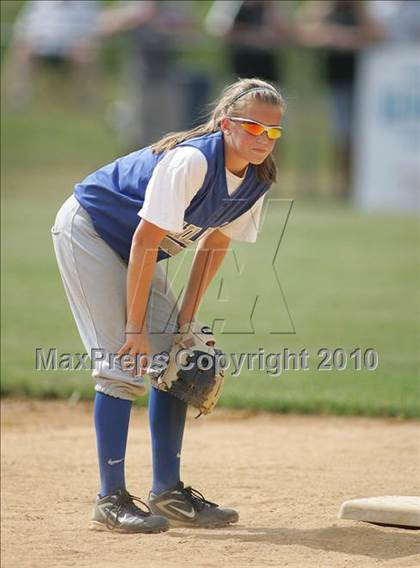 Thumbnail 3 in Pearl River vs. Hendrick Hudson (Section 1 Class A Final) photogallery.