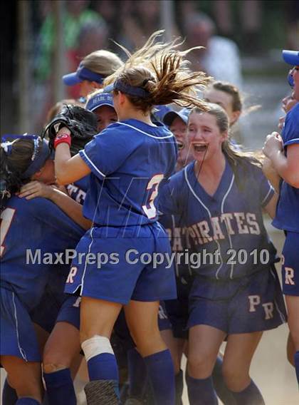 Thumbnail 1 in Pearl River vs. Hendrick Hudson (Section 1 Class A Final) photogallery.