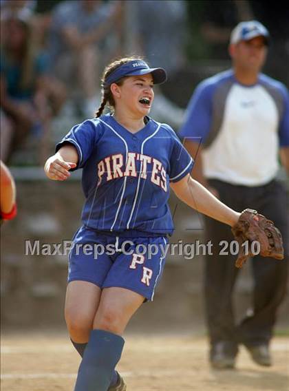 Thumbnail 2 in Pearl River vs. Hendrick Hudson (Section 1 Class A Final) photogallery.