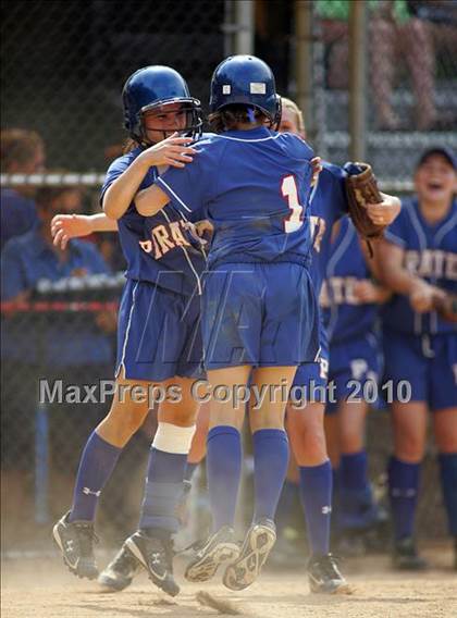 Thumbnail 3 in Pearl River vs. Hendrick Hudson (Section 1 Class A Final) photogallery.