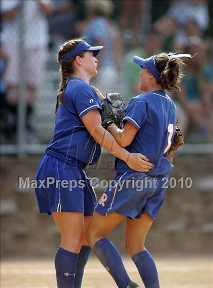 Thumbnail 3 in Pearl River vs. Hendrick Hudson (Section 1 Class A Final) photogallery.