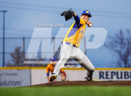 Thumbnail 2 in Beechwood vs Newport Central Catholic (All A Classic) photogallery.