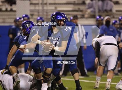 Thumbnail 2 in Eastern Lebanon County vs. Lampeter-Strasburg (PIAA 4A Semifinal) photogallery.