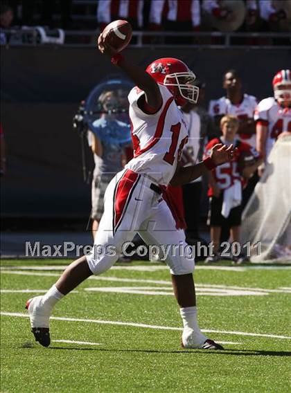 Thumbnail 2 in Wayne vs. McKinley (Kirk Herbstreit National Kickoff Classic) photogallery.