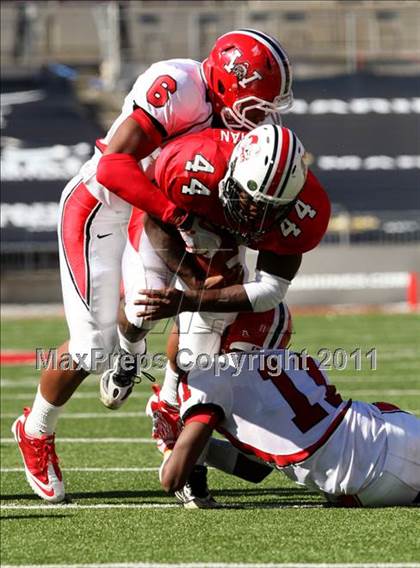 Thumbnail 2 in Wayne vs. McKinley (Kirk Herbstreit National Kickoff Classic) photogallery.