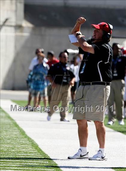 Thumbnail 2 in Wayne vs. McKinley (Kirk Herbstreit National Kickoff Classic) photogallery.