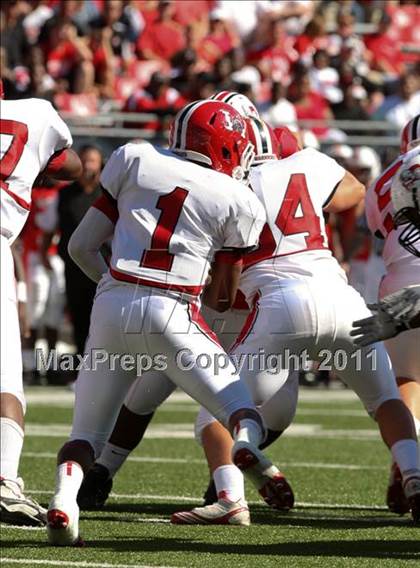 Thumbnail 1 in Wayne vs. McKinley (Kirk Herbstreit National Kickoff Classic) photogallery.