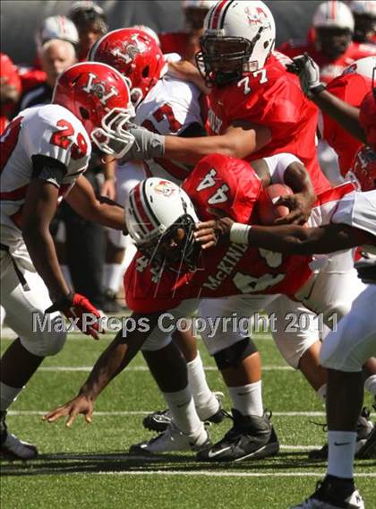 Thumbnail 2 in Wayne vs. McKinley (Kirk Herbstreit National Kickoff Classic) photogallery.