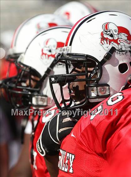 Thumbnail 1 in Wayne vs. McKinley (Kirk Herbstreit National Kickoff Classic) photogallery.