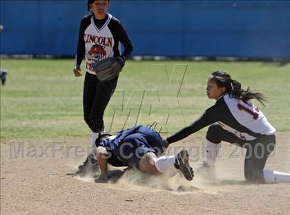 Thumbnail 1 in Lincoln vs. Birmingham (Valley Classic) photogallery.
