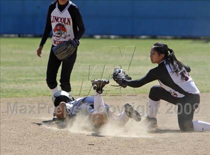 Thumbnail 2 in Lincoln vs. Birmingham (Valley Classic) photogallery.