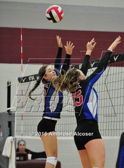 Thumbnail 2 in Fort Bend Austin vs. Oak Ridge (NIKE Invtational Tournament) photogallery.